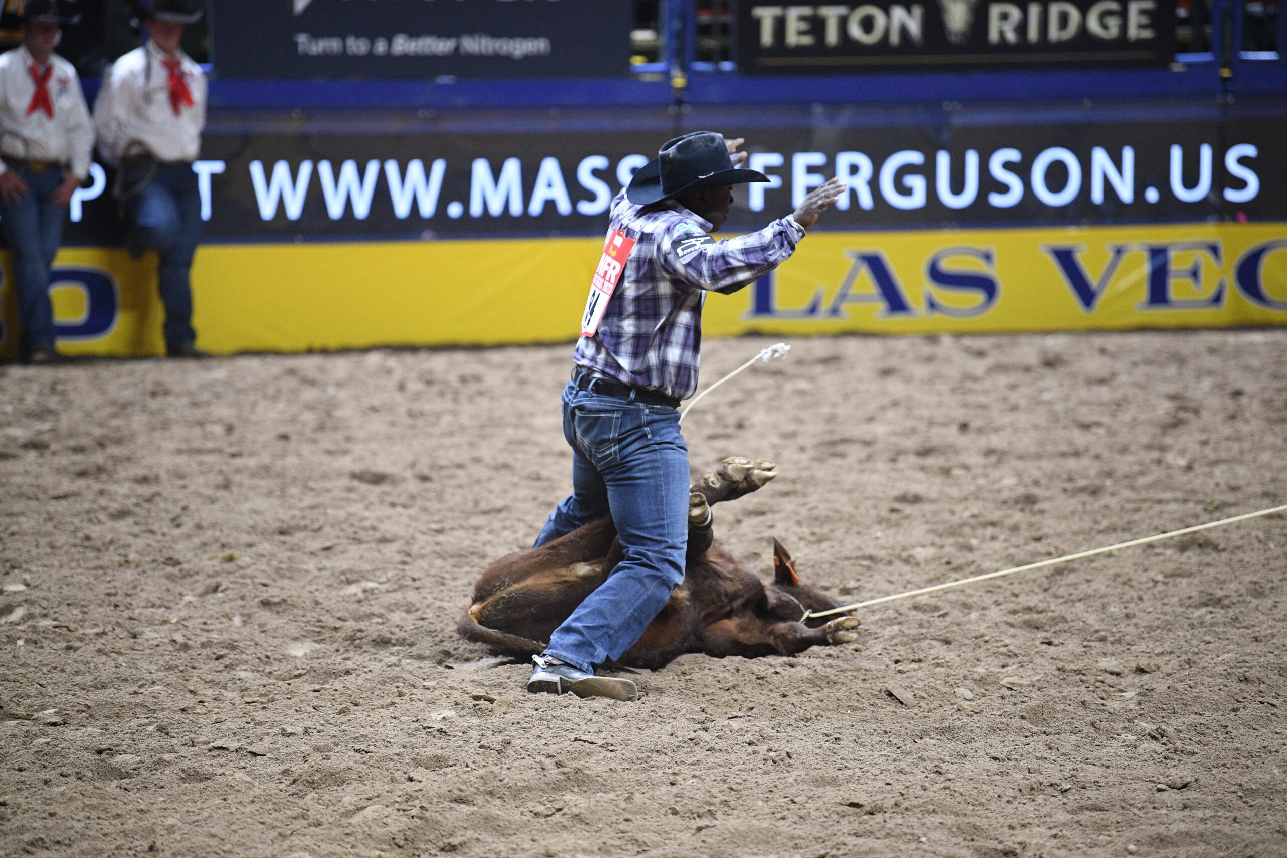 In Round 1, John Douch gets his first-ever go-round win on his third trip to the Wrangler NFR.