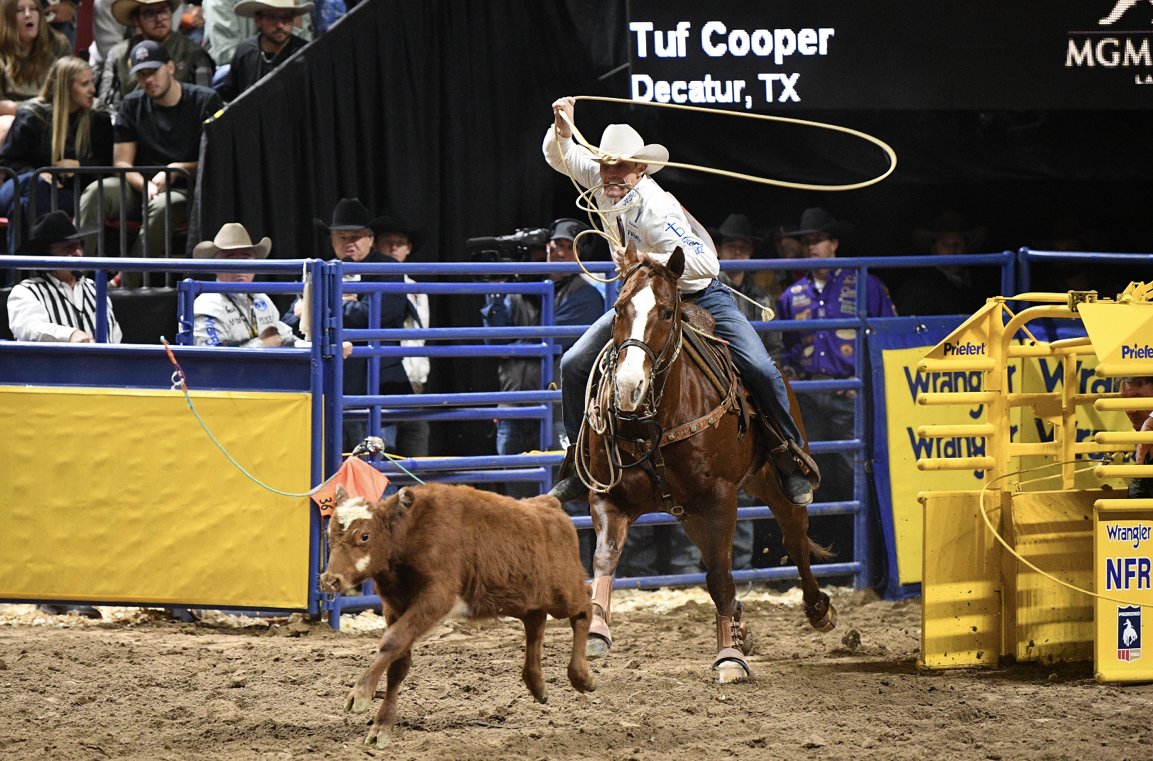 Tuf Cooper goes 7.2 seconds in Round 6 of the NFR, adding to his bankroll.