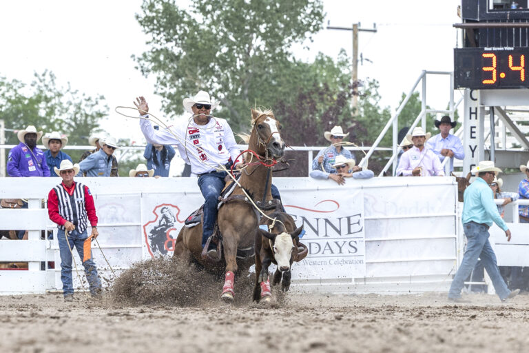 Shad Mayfield aboard Popular Snow Resort in the Semifinals at Cheyenne.