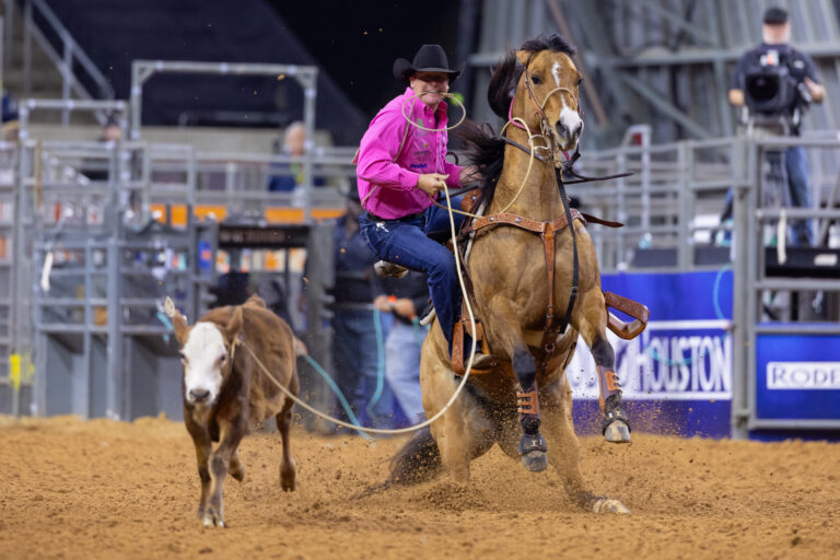 Tyson Durfey topping Bracket 1 at RODEOHOUSTON